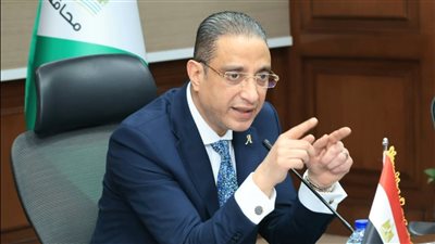 محافظ الجيزة يلتقي مديري المديريات الخدمية ورؤساء الأجهزة لمناقشة أجندة العمل 