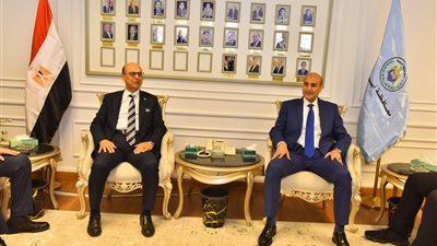 محافظ أسيوط يستقبل رئيس الجامعة ويؤكد: تكامل الجهود أساس التنمية الشاملة