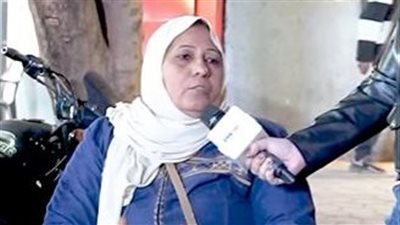 بائعة خضار تتحدى الألم: «بتسند على دراعي وربنا مش هيسيبني»