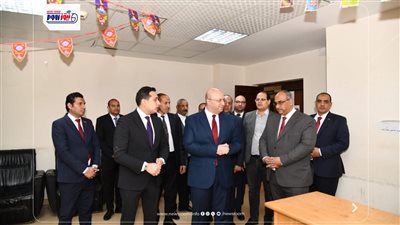 محافظ الفيوم يتفقد إدارات الديوان العام ويهنئ العاملين بشهر رمضان المبارك