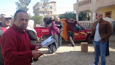 توزيع 150 كرتونة مواد غذائية وحصص لحوم على الأسر الأولى بالرعاية