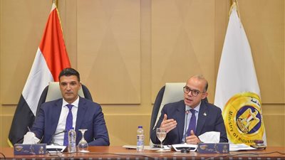 وزيرا الاستثمار والصناعة يعقدان اجتماعاً موسعاً مع المجالس التصديرية