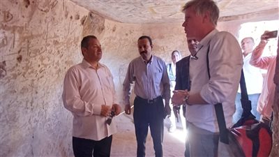 أمين الأعلى للآثار يتابع تطوير مقابر قبة الهواء الأثرية في أسوان (تفاصيل)