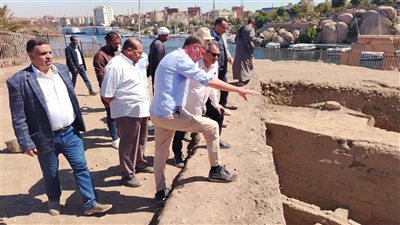 أمين عام الآثار يتفقد مشروع تطوير 4 مواقع أثرية في أسوان