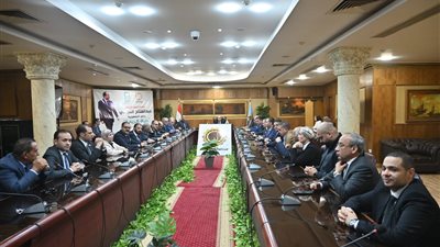 محافظ الغربية يستقبل أعضاء مجلسي النواب والشيوخ لبحث مشكلات الدوائر 