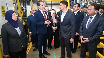 أول زيارة ميدانية لوزير الصناعة يتفقد مصانع «مؤتمتة» بالكامل بالعاشر من رمضان 
