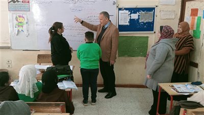 مدير تعليم أسيوط يتابع الانضباط المدرسى بمدرستى خديجة بنت خويلد الابتدائية 