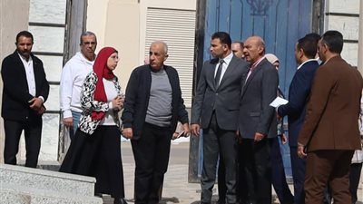 جولة تفقدية لمحافظ السويس داخل إدارات الديوان العام