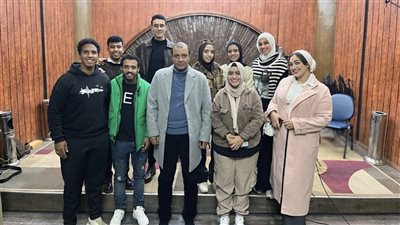 ناصر مندور يهنئ كورال جامعة قناة السويس بمشاركتهم في تتر مسلسل «رأس الأفعى»