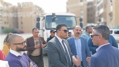 ليلاً ونهارًا.. لجان مرورية بالسويس لرفع تراكمات القمامة ومراجعة كفاءة الإنارة