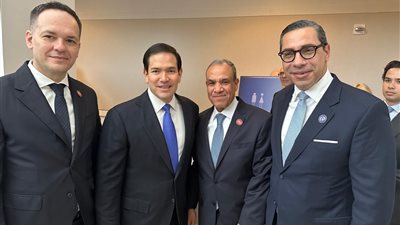 وزير الخارجية يجري مجموعة من اللقاءات الجانبية على هامش اجتماع لمجلس السلام