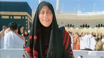 وفاء السيد تؤدي العمرة بالثوب الفلسطيني وتدعو لمصر وفلسطين
