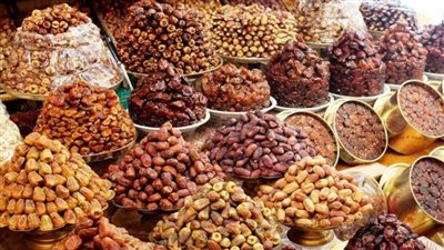 متى تأكل التمر في رمضان ؟ خبراء يوضحون الشروط المثالية