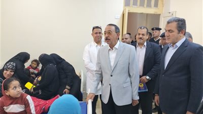 محافظ سوهاج يطمئن على حالات تسمم بمستشفى جرجا ويأمر باتخاذ الإجراءات القانونية