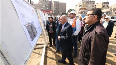 بعد حادثة الهبوط الأرضي.. كامل الوزير يتفقد محطة مترو الملك الصالح (صور)