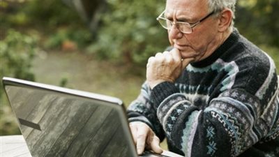 كبار السن والفخ الرقمي: كيف نحميهم من الاحتيال عبر الإنترنت؟