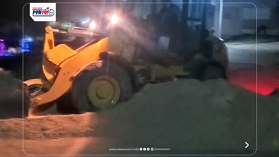 حملة ليلية للنظافة وتمهيد ورفع كفاءة الطريق بمنطقة الوادي بالنزلة بالفيوم