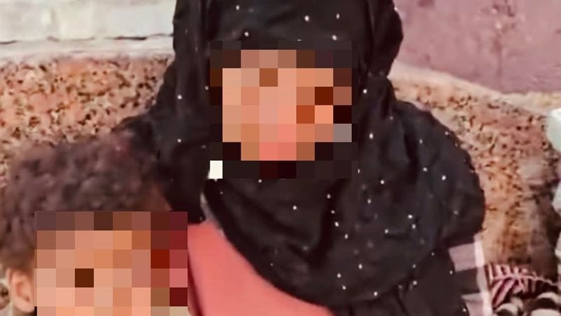 الأم وطفلتها