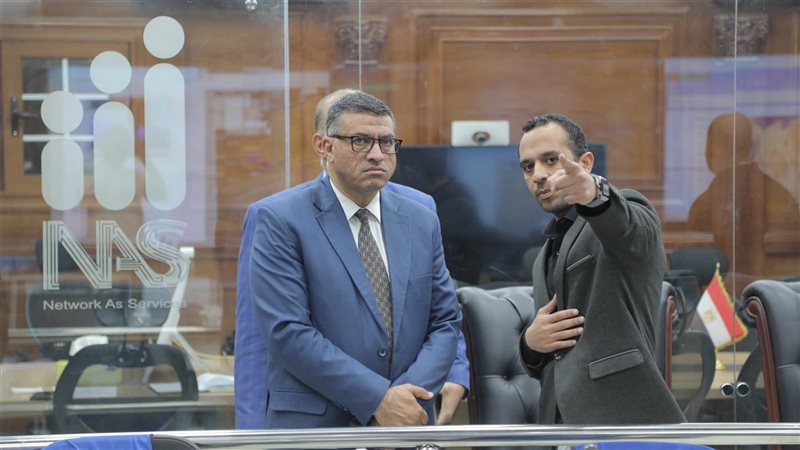 محافظ قنا