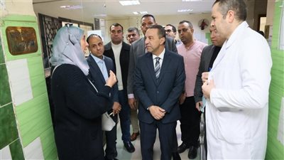 إحالة 12 من العاملين عن العمل بدون إذن مجمع عيادات أبو بكر الصديق للتحقيق
