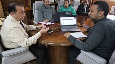 رئيس جامعة قنا يستقبل وفد شركة النهضة للصناعات لتعزيز التعاون المشترك 