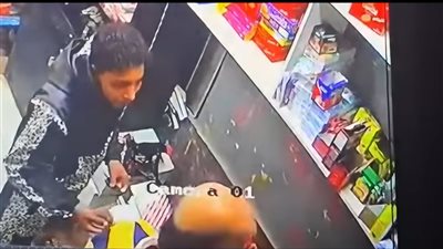 الأمن يفحص فيديو لشخص يقوم بسرقة سوبر ماركت بمنطقة الشرابية