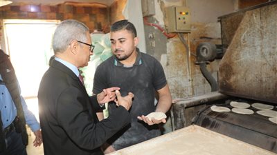«الضمير قبل الرقابة».. رسالة حاسمة من محافظ بني سويف لأصحاب المخابز