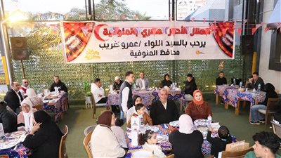 محافظ المنوفية يشارك الأيتام والمسنين إفطار رمضان ويزرع البسمة في قلوبهم