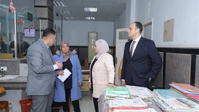 فى مستهل جولته.. محافظ دمياط يتابع سير العمل بالمركز التكنولوجي 