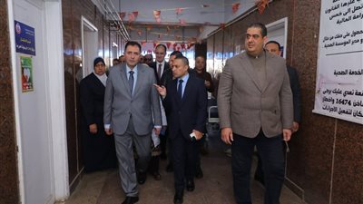 محافظ دمياط يتفقد مستشفى الزرقا المركزى وعيادة التأمين الصحي 