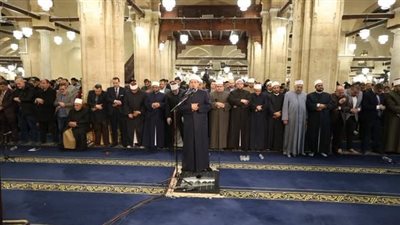 قانتين لله|آلاف المصلين يحيون الليلة الخامسة من رمضان ويؤدون العشاء والتراويح