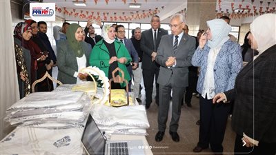 رئيس جامعة المنيا يفتتح المعرض الأول لمركز التخصصات النوعية لبيع المفروشات 