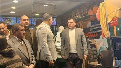 حملات مكبرة لرفع الاشغالات وتحسين النظافة والإنارة بنطاق حي السويس