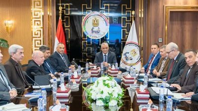 وزير الدولة للإنتاج الحربي يتابع الموقف التنفيذي لمشروعات 