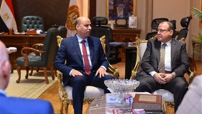 وزير العمل يؤكد ترسيخ مبادئ الحوار الاجتماعي مع ممثلي النقابات العمالية