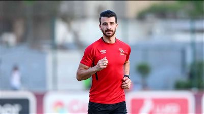 عاجل.. الموت يفجع لاعب الأهلي السابق بعد وفاة والده