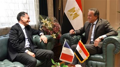 وزير الصحة وسفير فرنسا يناقشان دعم علاج مرضى أورام غزة بمستشفى 