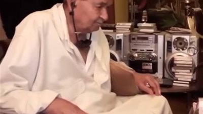رحلة الشيخ مصطفى إسماعيل: من طفولة شقية إلى ملك النغم والتلاوة