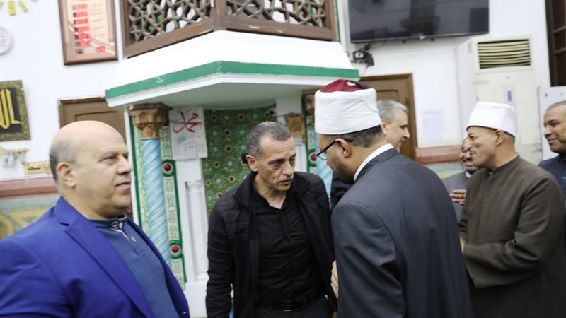 محافظ أسوان يؤدي