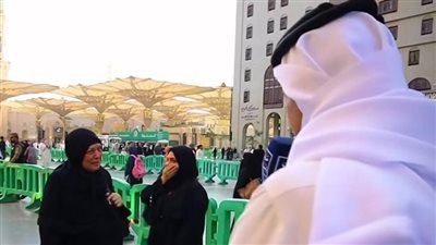 فيديو مؤثر لمعتمرة مصرية تبكي على أبنائها الراحلين|شاهد