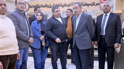 محافظ سوهاج يتفقد إدارات الديوان العام ويوجه بزيادة فاعلية الأداء