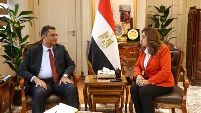 منال عوض تبحث مع محافظ البحر الأحمر مشروعات التنمية والخدمات بالمحافظة