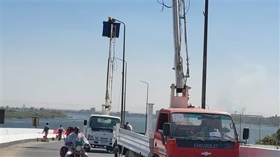 محلية نجع حمادي: صيانة وتركيب 1100 كشاف ولحام 56 عمودًا لمنع تعرضها للسرقة