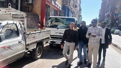 محافظ أسوان يواصل جولاته الميدانية المفاجئة لتحقيق الانضباط بالشارع الأسواني