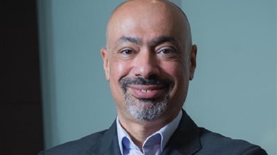 حاتم دويدار يتنحى عن منصب رئيس تنفيذي لمجموعة «&e» الإماراتية