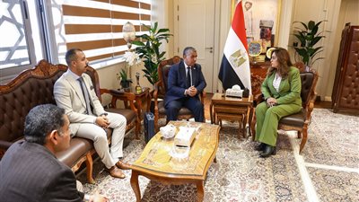 وزيرة التنمية المحلية تبحث مشروعات البنية التحتية لمنظومة المخلفات الصلبة