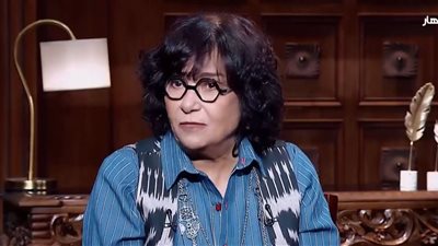 «مش بحب الدلع».. عزة فهمي تكشف سر تربية بناتها: يشتغلوا في الورشة