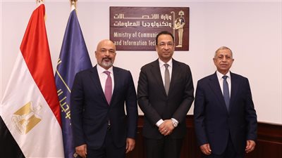 وزير الاتصالات يشهد توقيع شراكة لإنشاء مختبرات متطورة للاتصالات في مصر