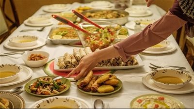 عادات غذائية في رمضان تتسبب في زيادة الوزن دون أن تنتبهي 	