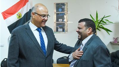 محافظ الإسكندرية يعقد أول اجتماع موسع مع القيادات التنفيذية  
